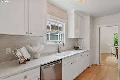 2423 NE 11th Ave, Portland, OR 97212 - Photo 11