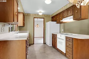 1254 Rio Glen Dr, Eugene, OR 97401 - Photo 11