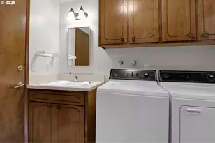 1254 Rio Glen Dr, Eugene, OR 97401 - Photo 19