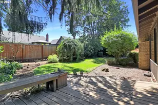 1254 Rio Glen Dr, Eugene, OR 97401 - Photo 37