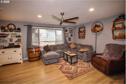 1091 SE Elm St, Dundee, OR 97115 - Photo 9