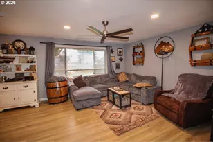 1091 SE Elm St, Dundee, OR 97115 - Photo 9