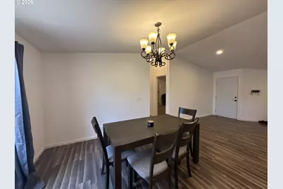 152 NE Scofield Ave, Roseburg, OR 97470 - Photo 17