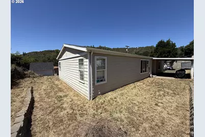 152 NE Scofield Ave, Roseburg, OR 97470 - Photo 5