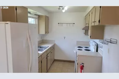 945 N 4th St, Aumsville, OR 97325 - Photo 5