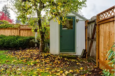 1888 Lincoln St, Eugene, OR 97401 - Photo 33