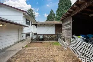 819 SE 136th Ave, Portland, OR 97233 - Photo 37