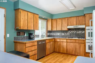 819 SE 136th Ave, Portland, OR 97233 - Photo 5