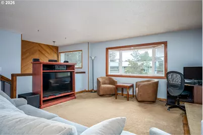 819 SE 136th Ave, Portland, OR 97233 - Photo 11