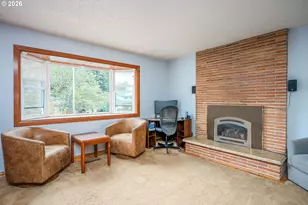 819 SE 136th Ave, Portland, OR 97233 - Photo 9