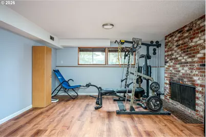 819 SE 136th Ave, Portland, OR 97233 - Photo 23