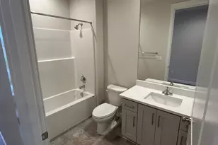 704 Magnolia Ave, Woodburn, OR 97071 - Photo 5