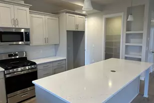 704 Magnolia Ave, Woodburn, OR 97071 - Photo 9