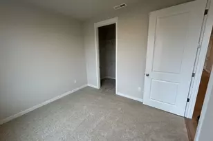 704 Magnolia Ave, Woodburn, OR 97071 - Photo 3