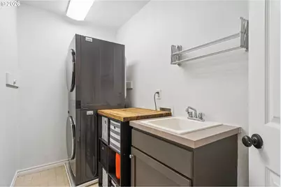 9509 SW View Point Ter, Portland, OR 97219 - Photo 33