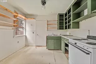 206 NE Laurel Ave, Myrtle Creek, OR 97457 - Photo 11