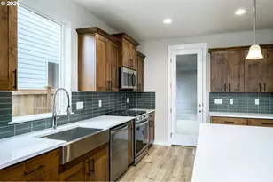 8254 SE Orion Ln, Hillsboro, OR 97123 - Photo 3