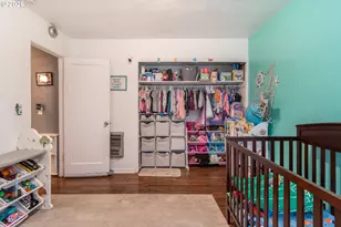 575 W Center St, Roseburg, OR 97471 - Photo 21