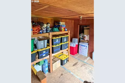 575 W Center St, Roseburg, OR 97471 - Photo 31