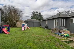 575 W Center St, Roseburg, OR 97471 - Photo 27