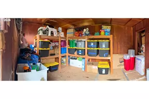 575 W Center St, Roseburg, OR 97471 - Photo 29