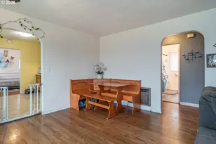 575 W Center St, Roseburg, OR 97471 - Photo 9