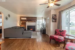 575 W Center St, Roseburg, OR 97471 - Photo 5