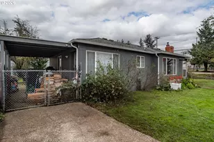 575 W Center St, Roseburg, OR 97471 - Photo 33