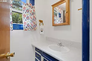 2003 NE Halsey St, Portland, OR 97232 - Photo 21