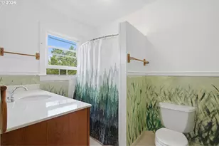 2003 NE Halsey St, Portland, OR 97232 - Photo 31