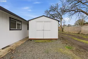 369 S 16th Ave, Cornelius, OR 97113 - Photo 9