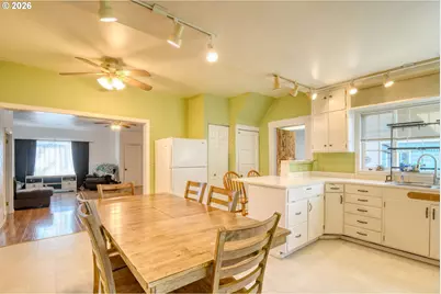 323 E Van Buren St, Athena, OR 97813 - Photo 9