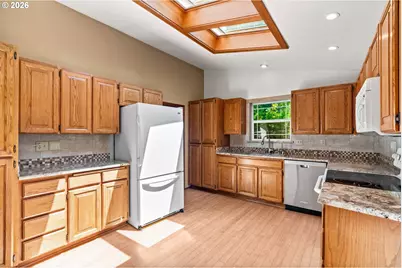 1572 Happy Ln, Eugene, OR 97401 - Photo 11
