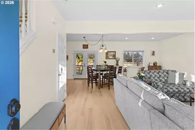 2922 Walnut Ct, Hubbard, OR 97032 - Photo 3