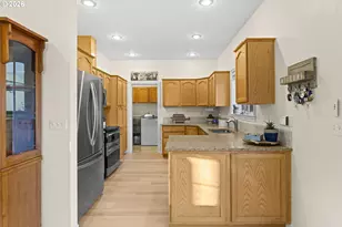 2922 Walnut Ct, Hubbard, OR 97032 - Photo 9