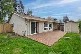 225 SW Fleishauer Ln, McMinnville, OR 97128 - Photo 5