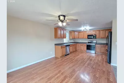 225 SW Fleishauer Ln, McMinnville, OR 97128 - Photo 17
