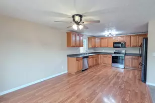 225 SW Fleishauer Ln, McMinnville, OR 97128 - Photo 17