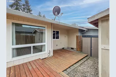 225 SW Fleishauer Ln, McMinnville, OR 97128 - Photo 9