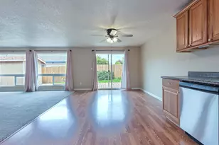 225 SW Fleishauer Ln, McMinnville, OR 97128 - Photo 11