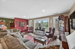 694 Orchard Ln, Roseburg, OR 97471 - Photo 11