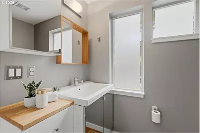 1051 N Fremont St, Portland, OR 97227 - Photo 7