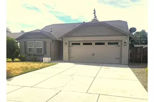 3176 SW Evergreen Ave, Redmond, OR 97756 - Photo 1