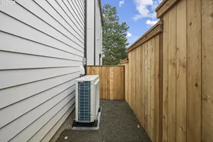 2011 SW Moss St, Portland, OR 97219 - Photo 23