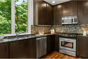 245 SW Meade St, Portland, OR 97201 - Photo 11