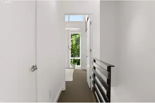 245 SW Meade St, Portland, OR 97201 - Photo 15