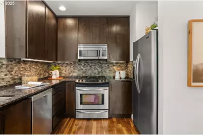 245 SW Meade St #M1, Portland, OR 97201 - Photo 9