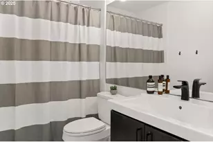 245 SW Meade St, Portland, OR 97201 - Photo 27