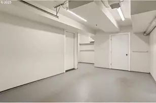 245 SW Meade St, Portland, OR 97201 - Photo 29