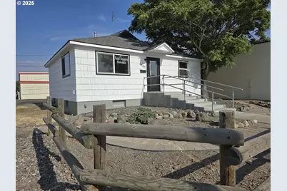 205 SW 3rd St, Hermiston, OR 97838 - Photo 1